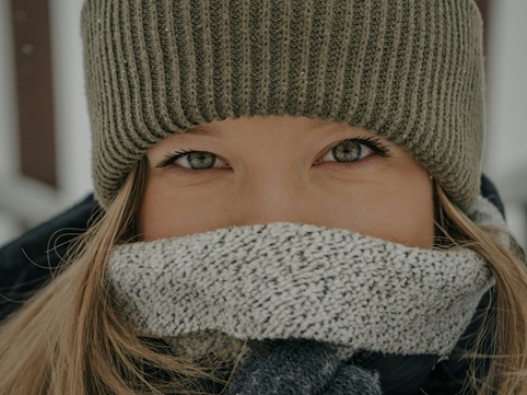 Freddo, Vento e Riscaldamenti: il Trio Tossico per la Pelle