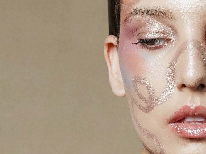 Base Trucco Perfetta: Come Far Durare il Make-up Anche Dopo un Aperitivo (e Due Spritz)